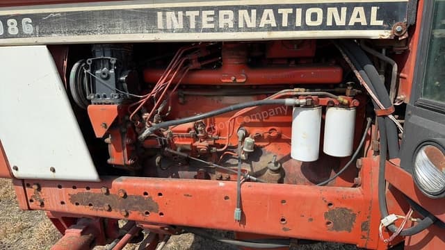 Image of International Harvester 1086 equipment image 2