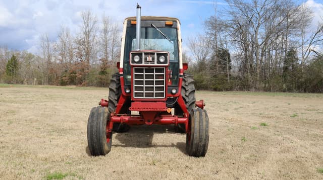 Image of International Harvester 1086 equipment image 1