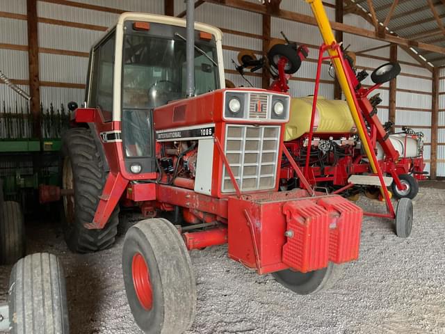 Image of International Harvester 1086 equipment image 1
