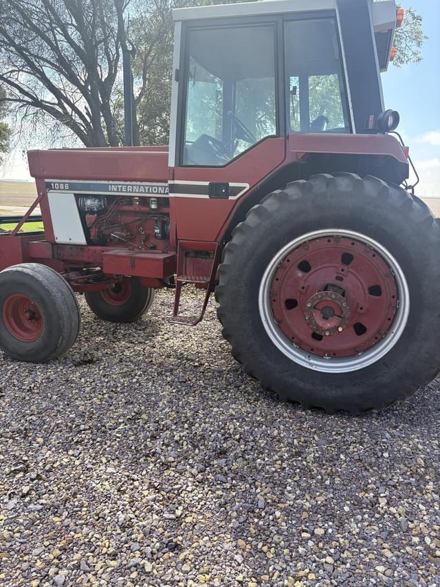 Image of International Harvester 1086 equipment image 3