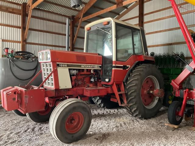 Image of International Harvester 1086 equipment image 2