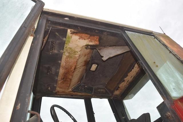 Image of International Harvester 1086 equipment image 4