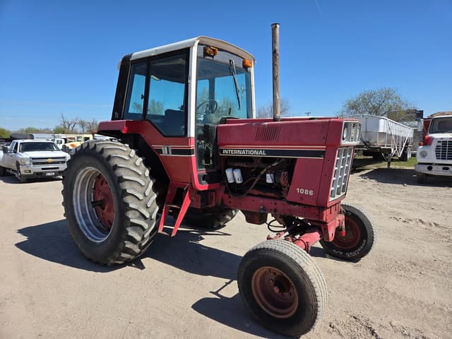Image of International Harvester 1086 equipment image 2