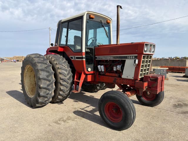 Image of International Harvester 1086 equipment image 2