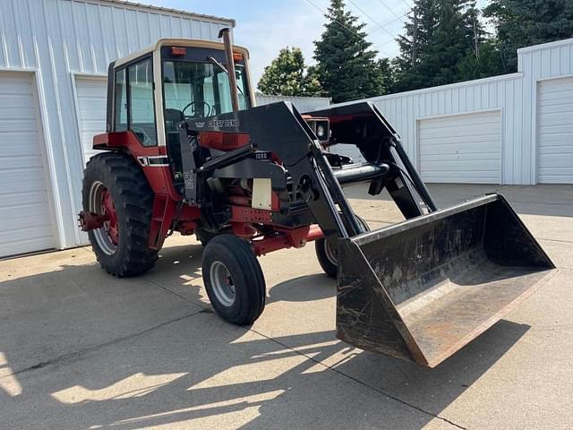 Image of International Harvester 1086 equipment image 1