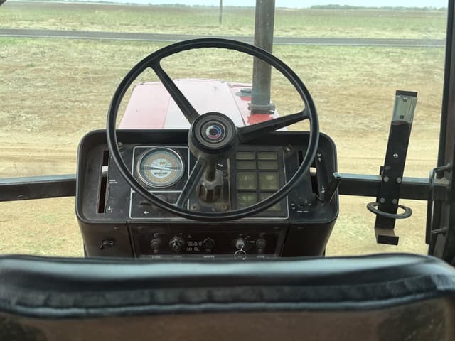 Image of International Harvester 1086 equipment image 4