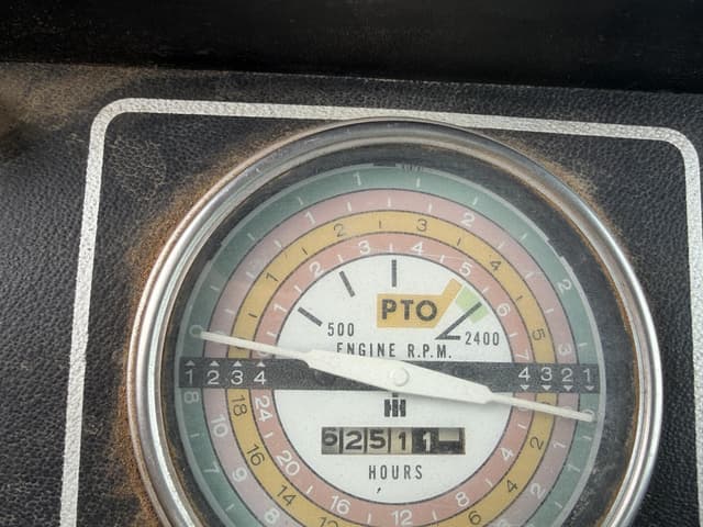 Image of International Harvester 1086 equipment image 1