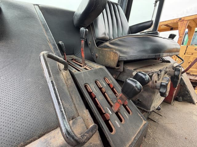 Image of International Harvester 1086 equipment image 2