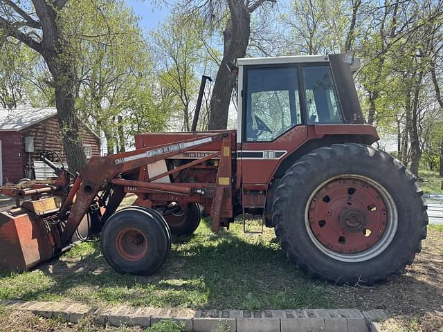 Image of International Harvester 1086 equipment image 2