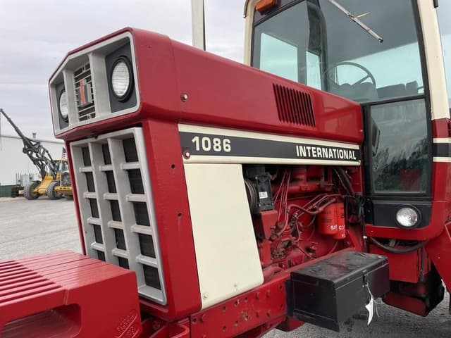 Image of International Harvester 1086 equipment image 4