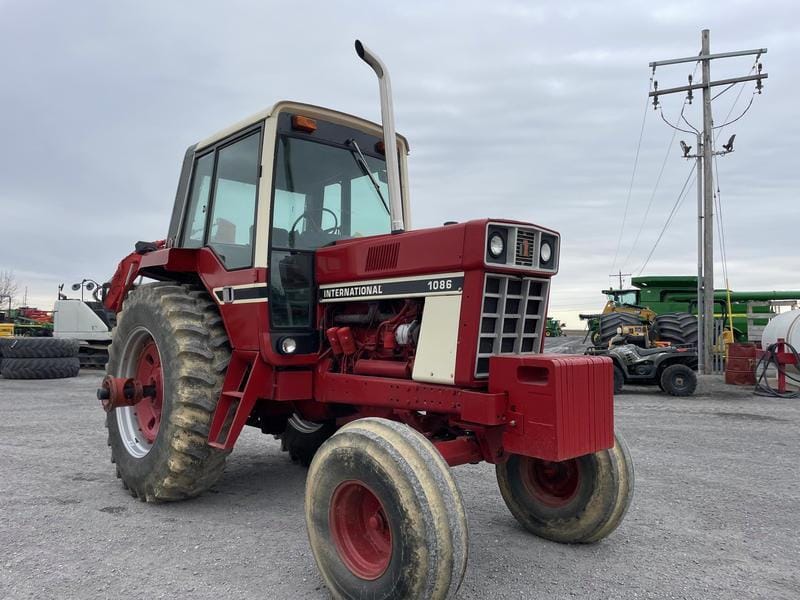 International Harvester 1086 Equipment Image0