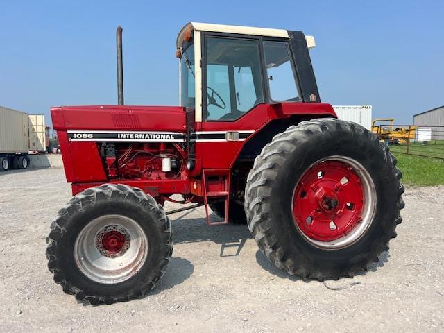 Image of International Harvester 1086 equipment image 1