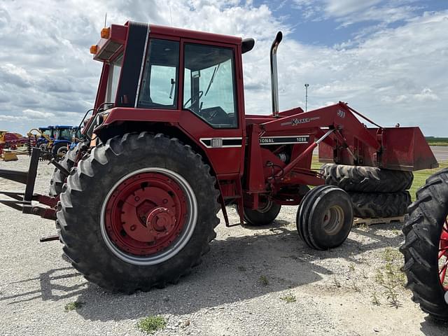Image of International Harvester 1086 equipment image 2