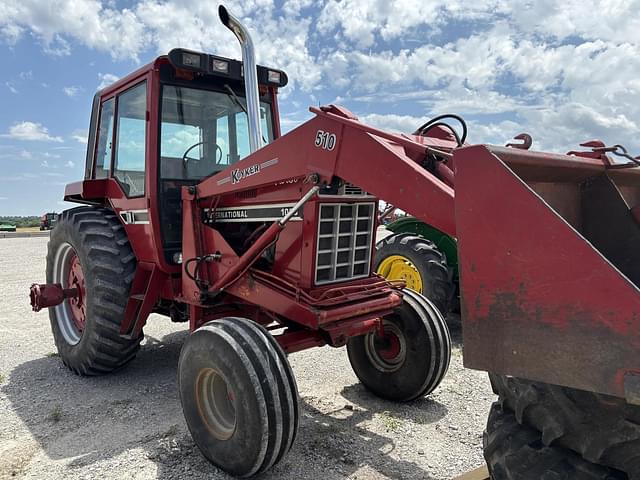 Image of International Harvester 1086 equipment image 1