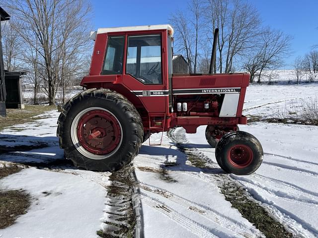 Image of International Harvester 1086 equipment image 2