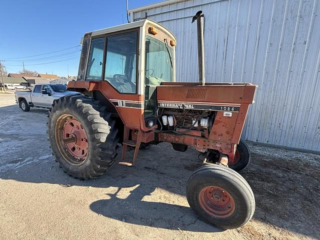 Image of International Harvester 1086 equipment image 1