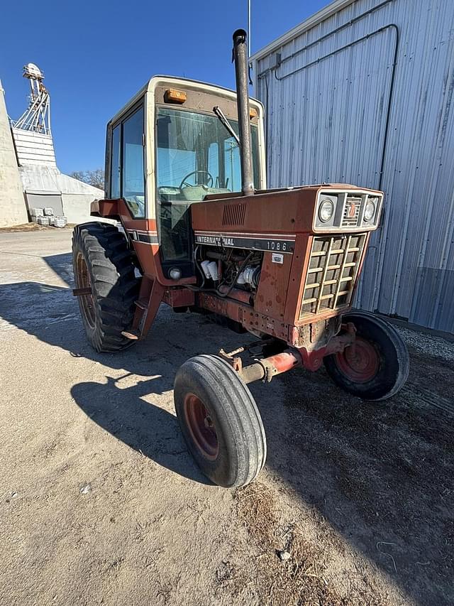 Image of International Harvester 1086 equipment image 2