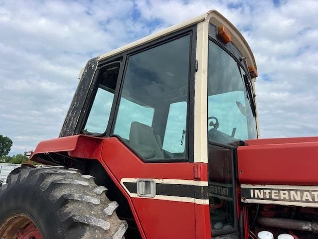 Image of International Harvester 1086 equipment image 2