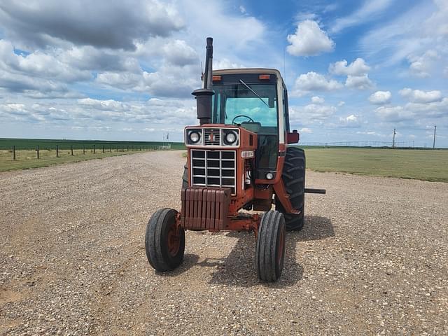 Image of International Harvester 1086 equipment image 1