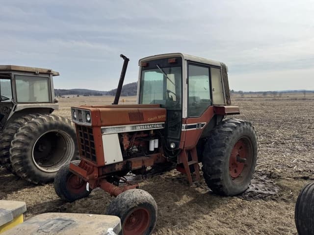 Image of International Harvester 1086 equipment image 1