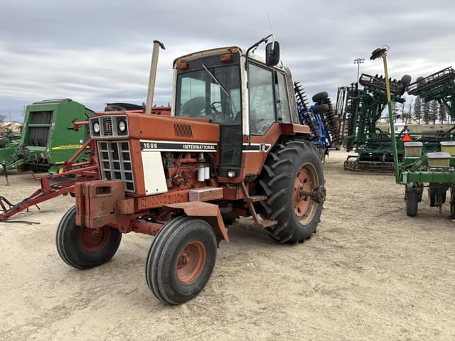 Image of International Harvester 1086 equipment image 1