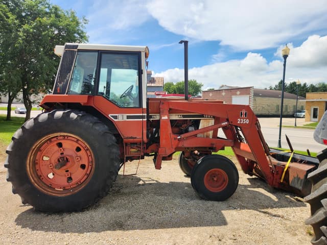 Image of International Harvester 1086 equipment image 1