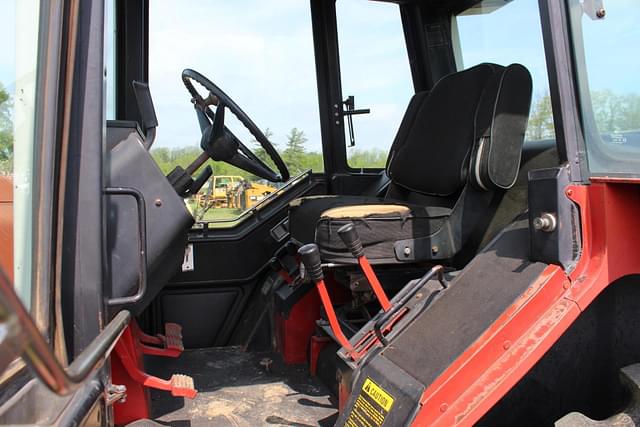 Image of International Harvester 1086 equipment image 3