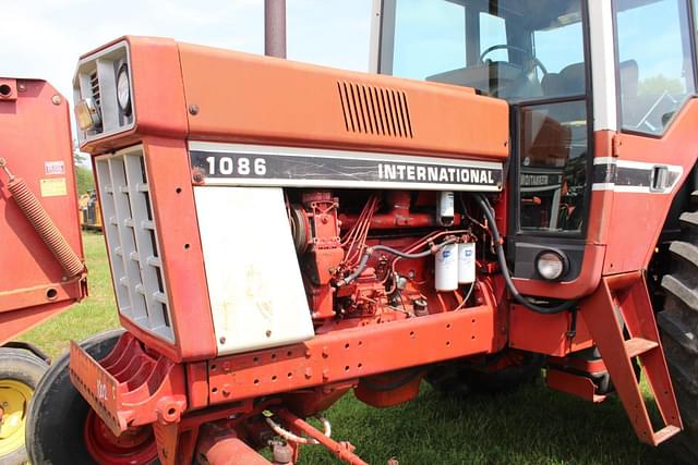Image of International Harvester 1086 equipment image 2