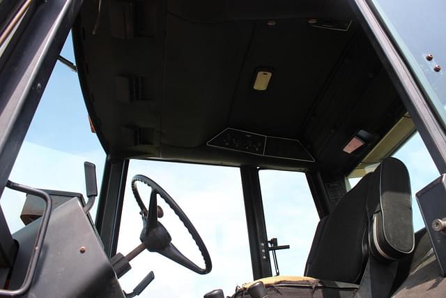 Image of International Harvester 1086 equipment image 4