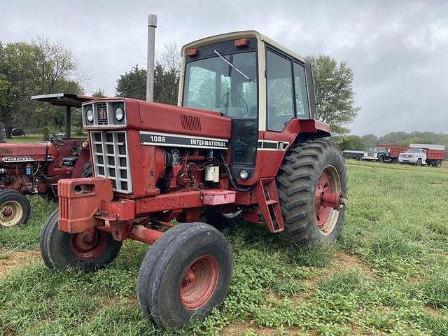 Image of International Harvester 1086 equipment image 1