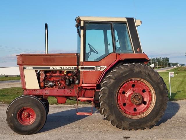 Image of International Harvester 1086 equipment image 1