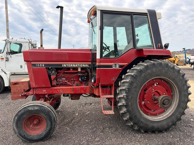Image of International Harvester 1086 equipment image 1