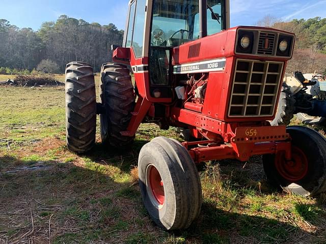 Image of International Harvester 1086 equipment image 1