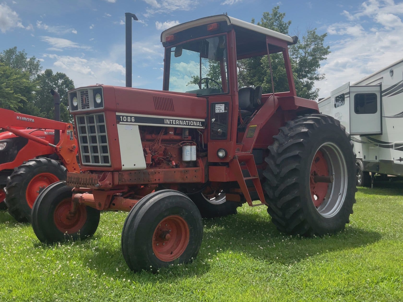 International Harvester 1086 Equipment Image0