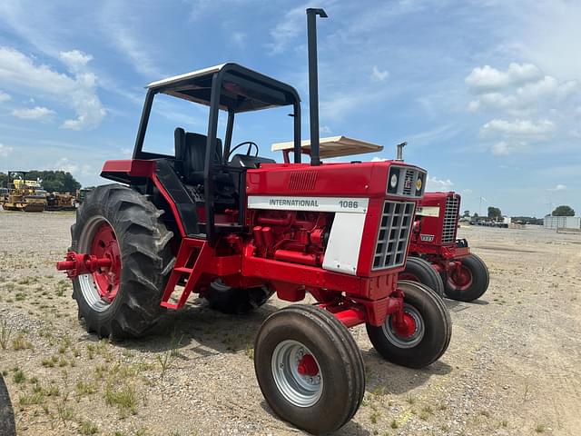 Image of International Harvester 1086 equipment image 1