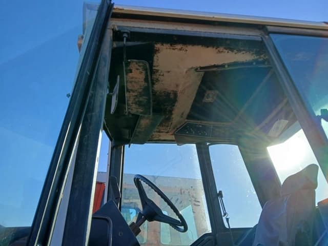 Image of International Harvester 1086 equipment image 4