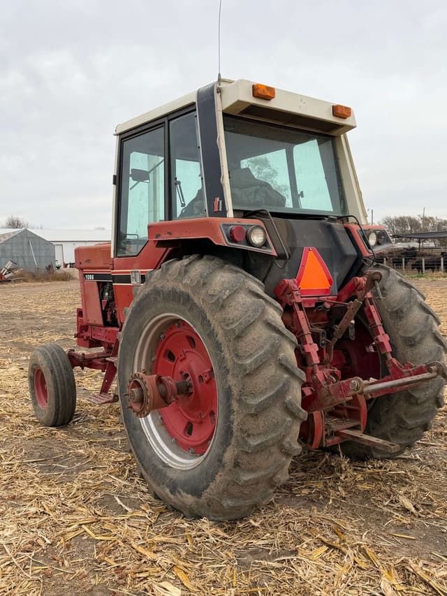 Image of International Harvester 1086 equipment image 4