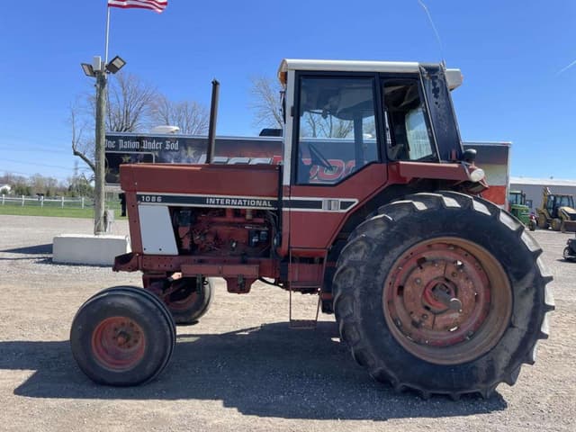 Image of International Harvester 1086 equipment image 1