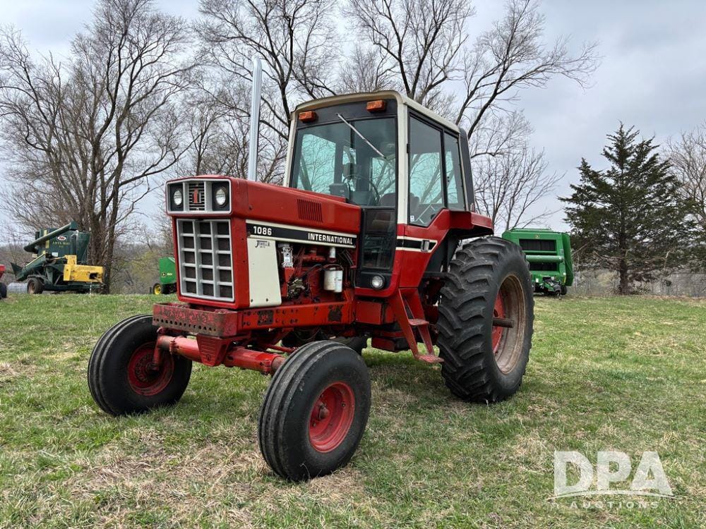 Main image International Harvester 1086