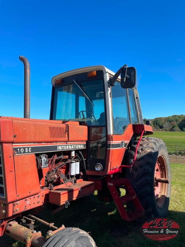 Image of International Harvester 1086 equipment image 2