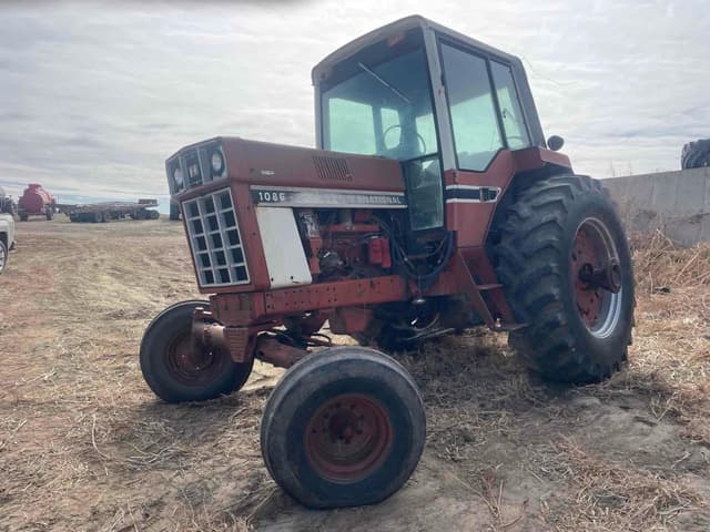 Image of International Harvester 1086 equipment image 1