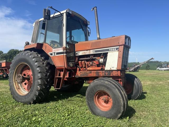 Image of International Harvester 1086 equipment image 2