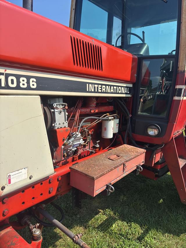 Image of International Harvester 1086 equipment image 1