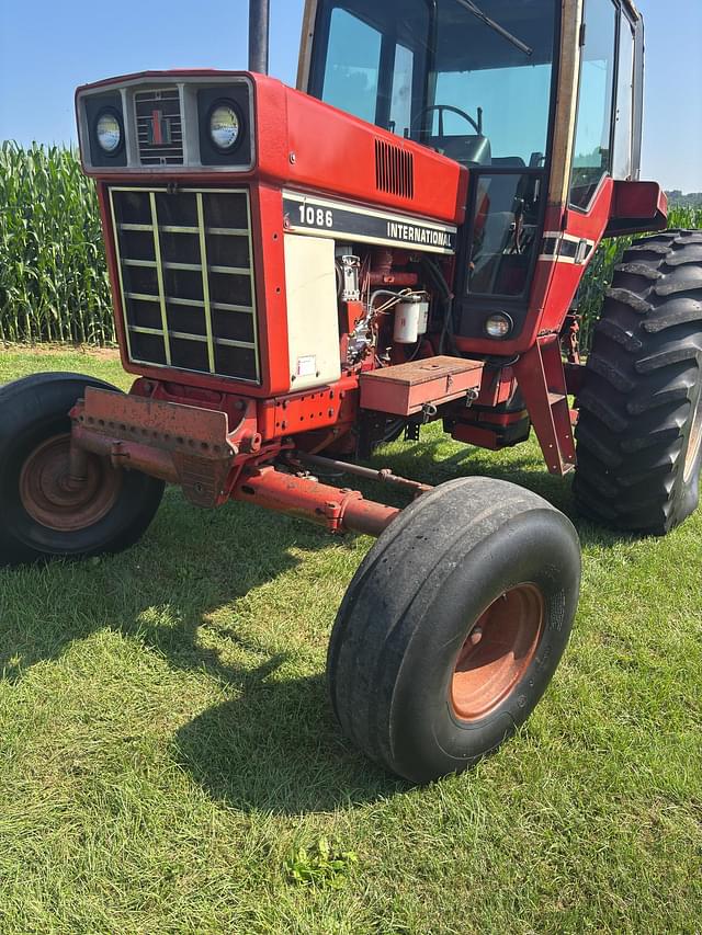 Image of International Harvester 1086 equipment image 2