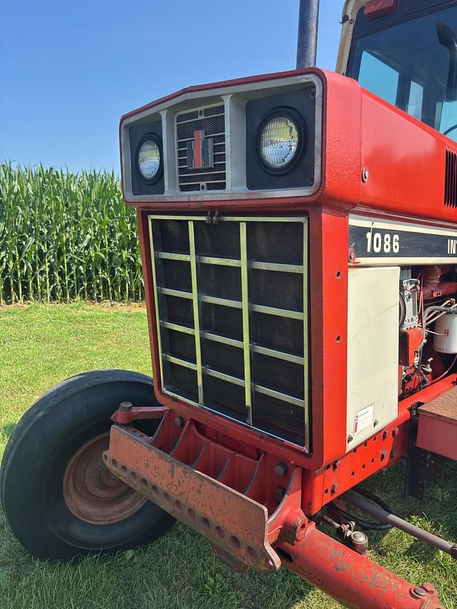 Image of International Harvester 1086 equipment image 4