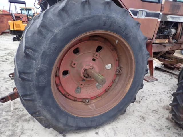 Image of International Harvester 1086 equipment image 4