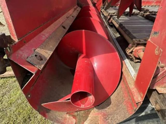 Image of International Harvester 110 equipment image 4