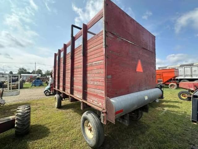 Image of International Harvester 110 equipment image 3