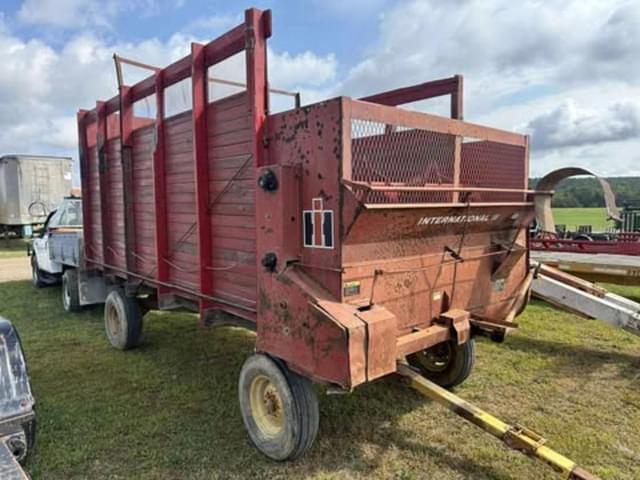 Image of International Harvester 110 equipment image 1
