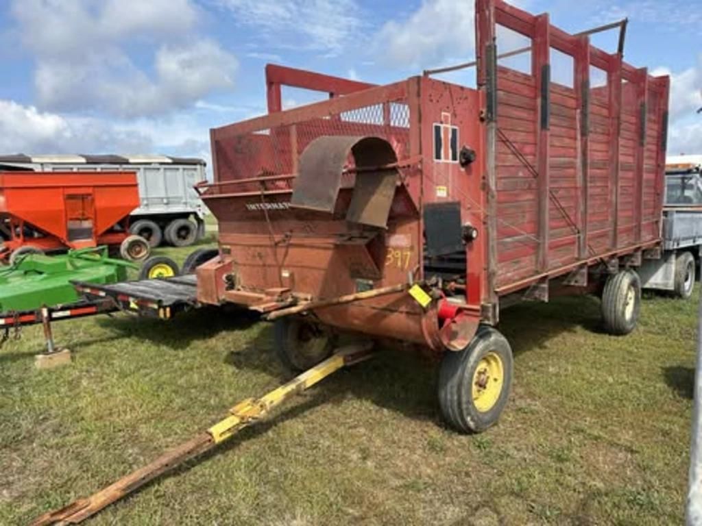 International Harvester 110 Equipment Image0